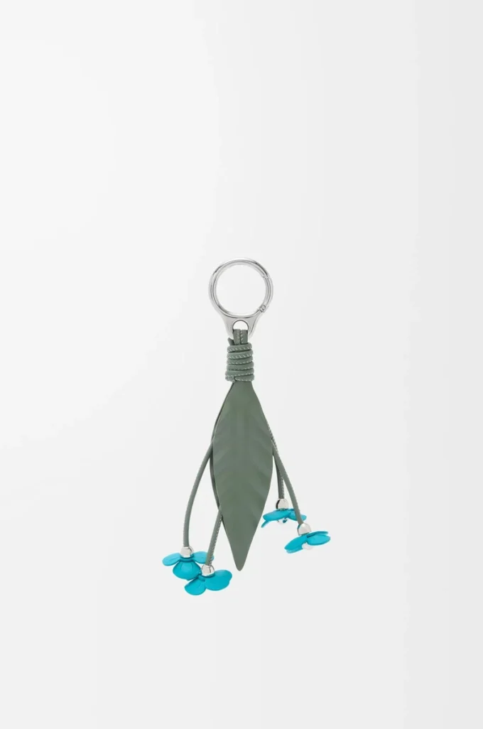 Strawberry flower charm in classic calfskin Turquoise/Green
