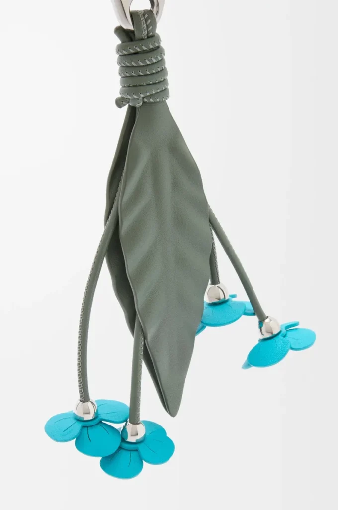 Strawberry flower charm in classic calfskin Turquoise/Green
