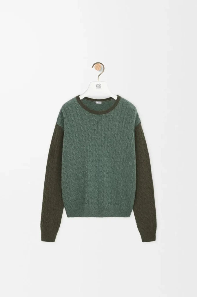 Sweater in cashmere Light Green/Khaki Green Sweater in cashmere Light Green/Khaki Green
