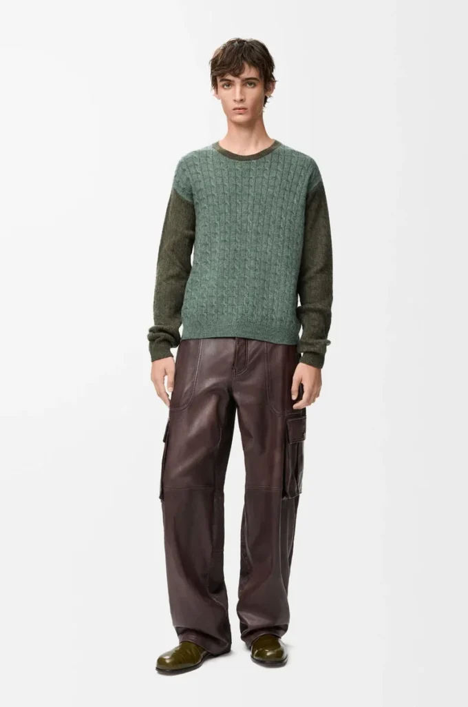 Sweater in cashmere Light Green/Khaki Green Sweater in cashmere Light Green/Khaki Green