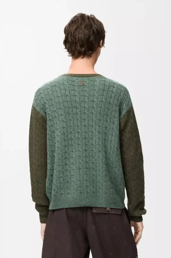 Sweater in cashmere Light Green/Khaki Green Sweater in cashmere Light Green/Khaki Green