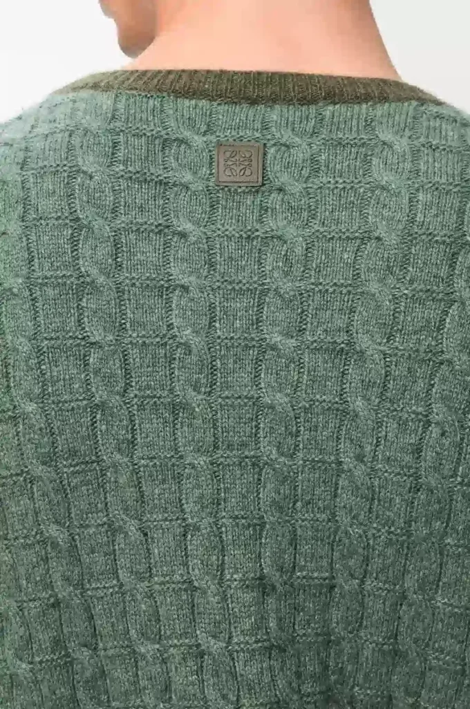 Sweater in cashmere Light Green/Khaki Green Sweater in cashmere Light Green/Khaki Green