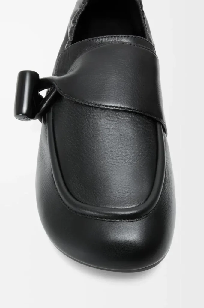 Toggle loafer in shiny smooth calfskin Black
