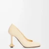 Toy pump in goatskin Oat Milk