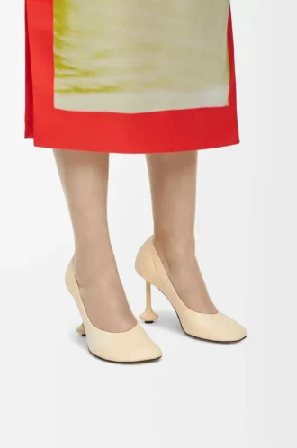 Toy pump in goatskin Oat Milk
