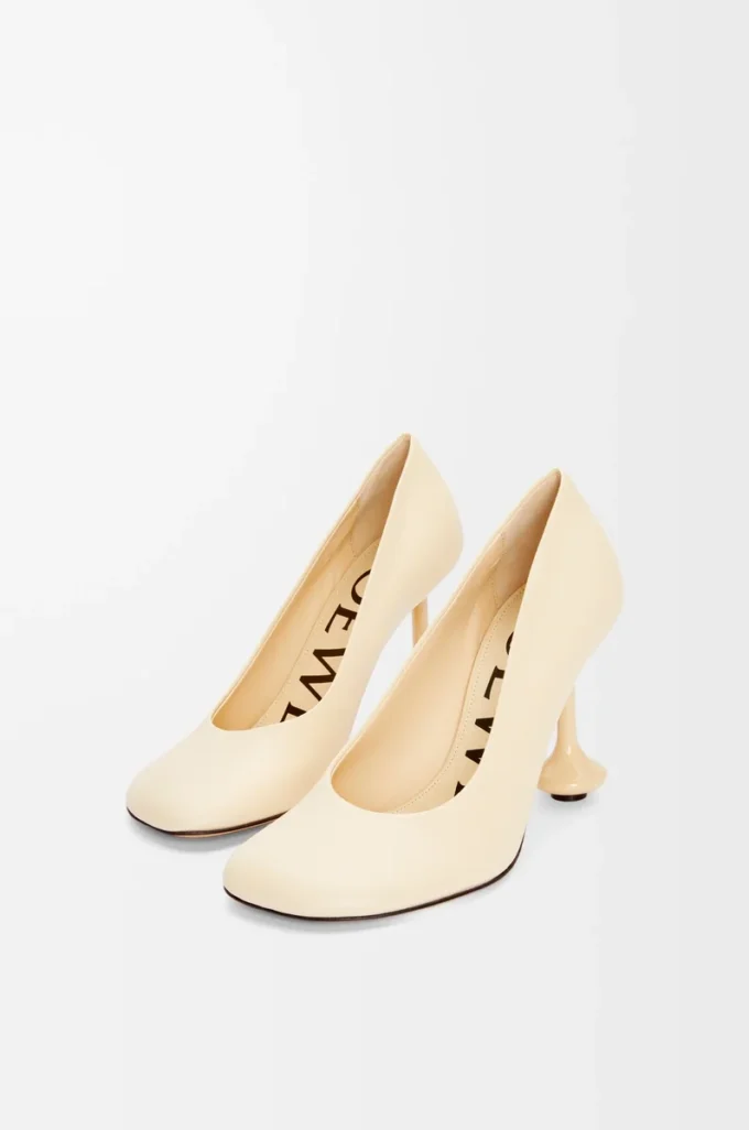 Toy pump in goatskin Oat Milk