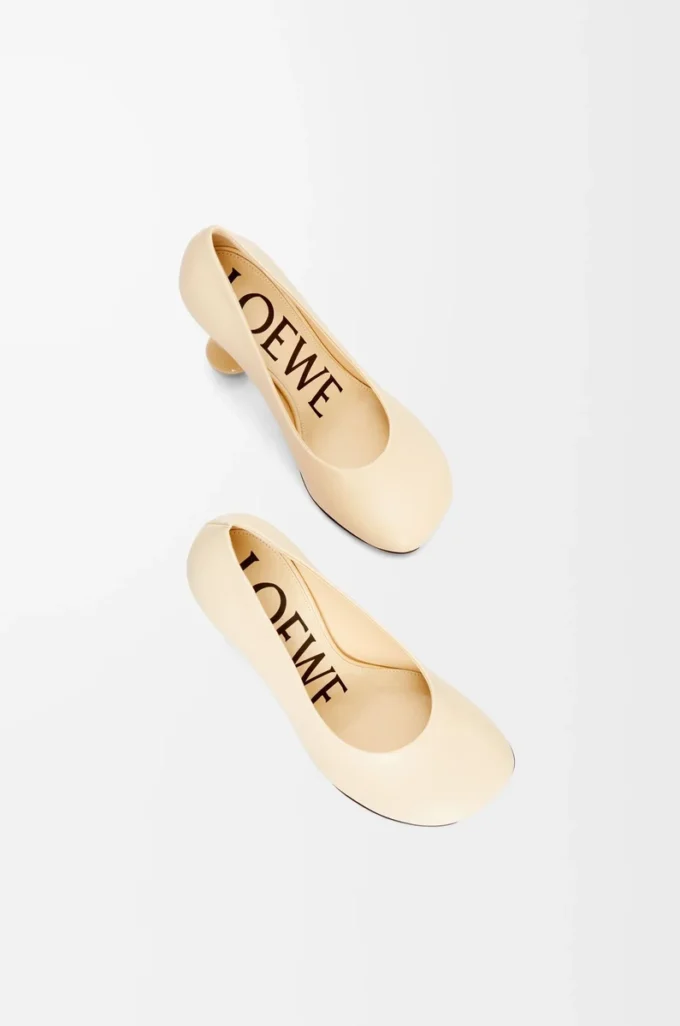 Toy pump in goatskin Oat Milk
