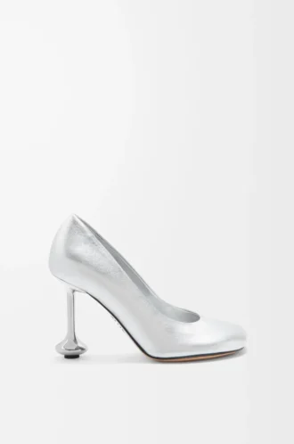 Toy pump in laminated lambskin Silver