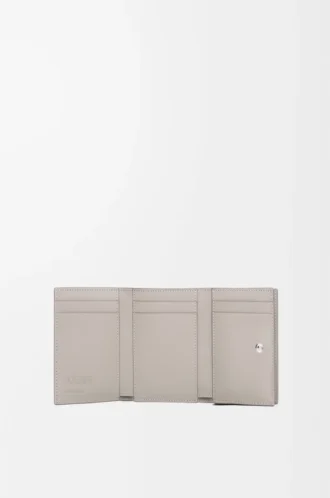 Trifold wallet in satin calfskin Shell Grey