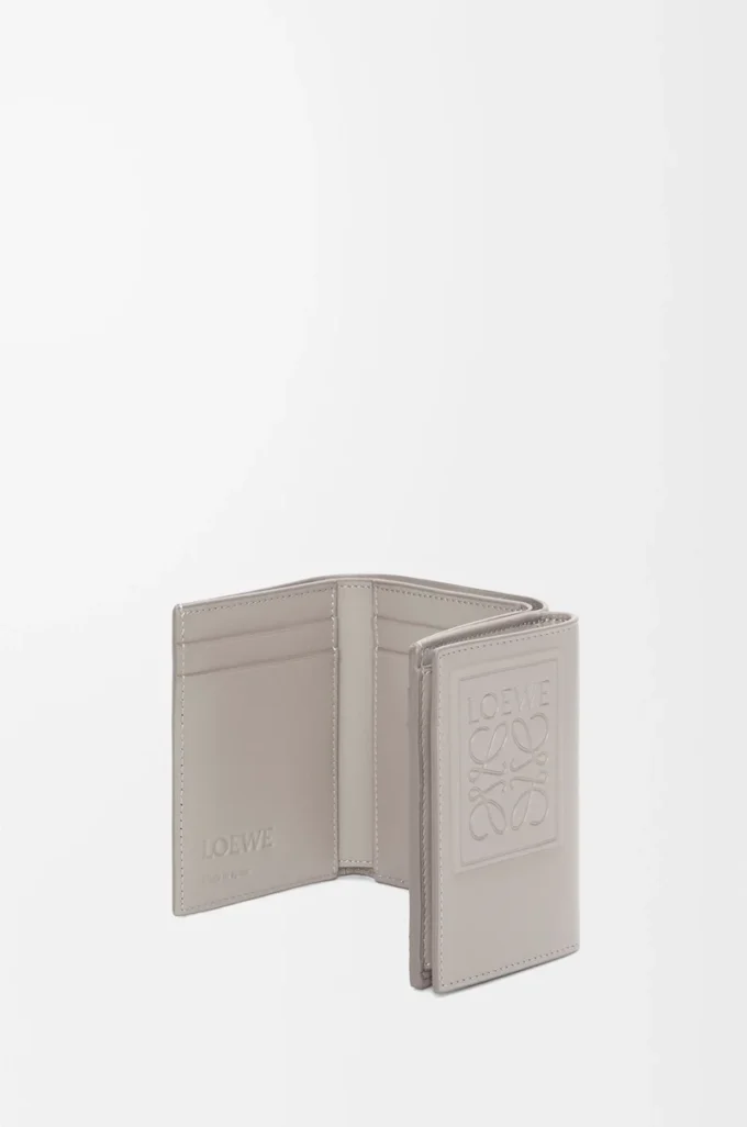 Trifold wallet in satin calfskin Shell Grey Trifold wallet in satin calfskin Shell Grey