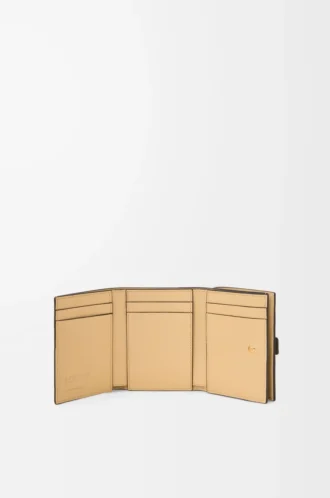 Trifold wallet in soft grained calfskin Dark Khaki Green/Ginger