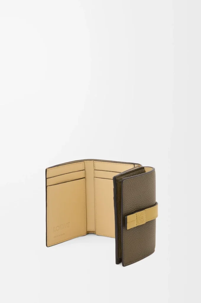 Trifold wallet in soft grained calfskin Dark Khaki Green/Ginger Trifold wallet in soft grained calfskin Dark Khaki Green/Ginger