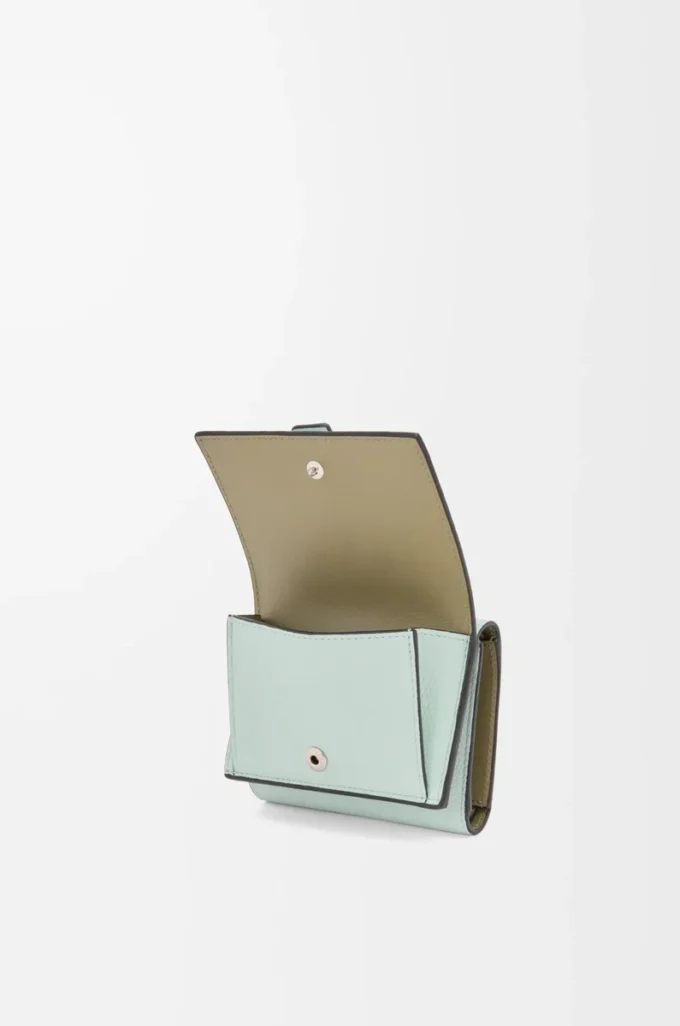 Trifold wallet in soft grained calfskin Frozen/Clay Trifold wallet in soft grained calfskin Frozen/Clay