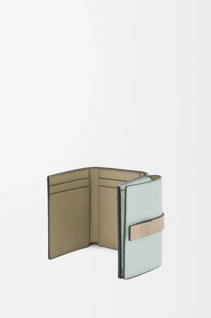Trifold wallet in soft grained calfskin Frozen/Clay Trifold wallet in soft grained calfskin Frozen/Clay