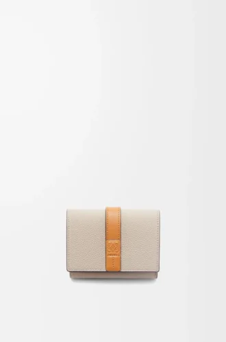Trifold wallet in soft grained calfskin Light Oat/Honey
