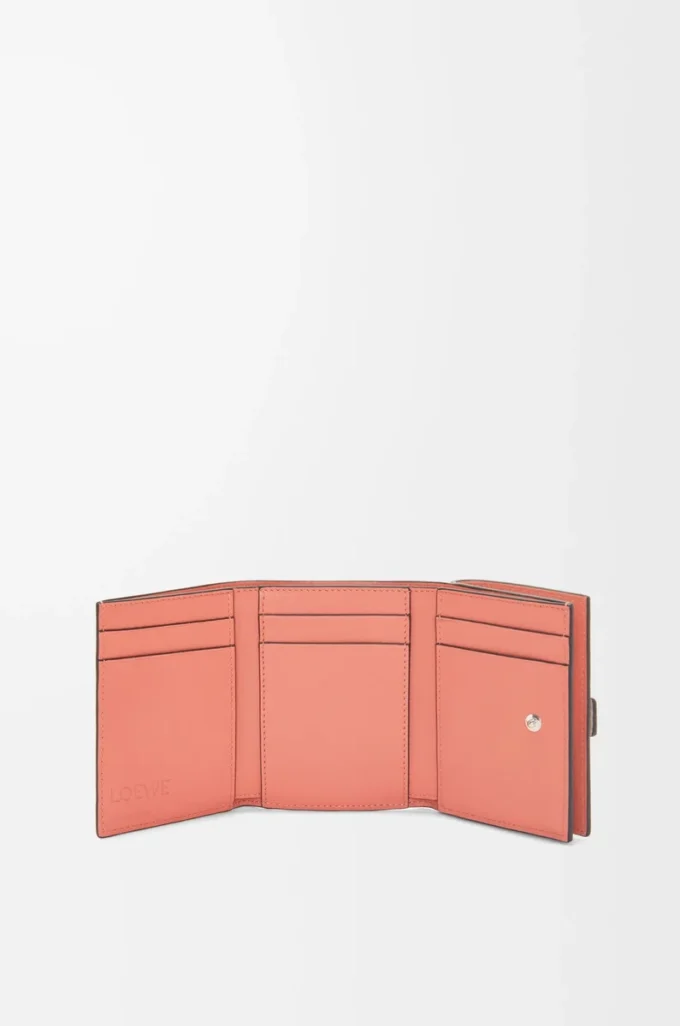 Trifold wallet in soft grained calfskin Light Oat/Honey Trifold wallet in soft grained calfskin Light Oat/Honey