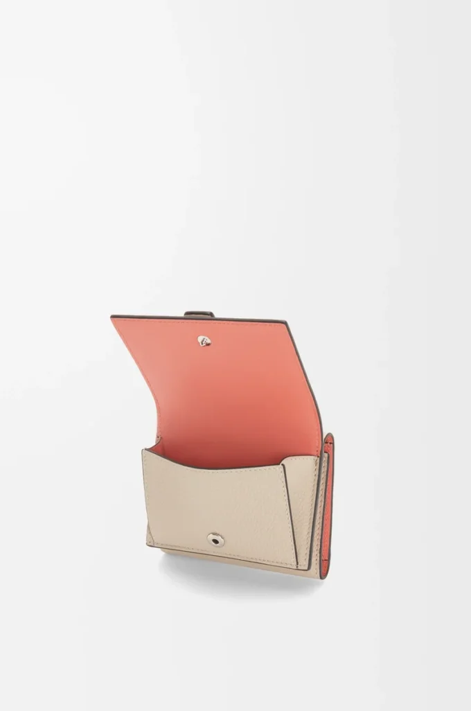 Trifold wallet in soft grained calfskin Light Oat/Honey Trifold wallet in soft grained calfskin Light Oat/Honey