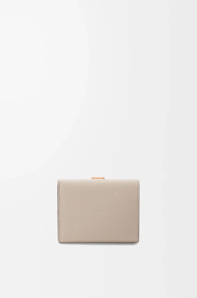 Trifold wallet in soft grained calfskin Light Oat/Honey Trifold wallet in soft grained calfskin Light Oat/Honey