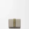Trifold wallet in soft grained calfskin Shell Grey/Eucalyptus Trifold wallet in soft grained calfskin Shell Grey/Eucalyptus