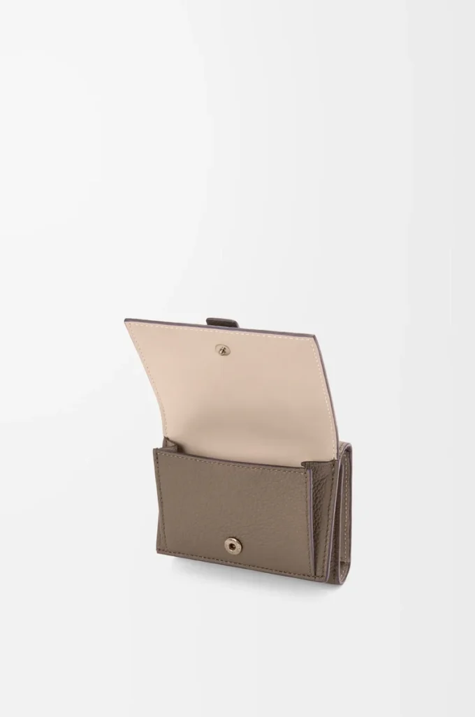 Trifold wallet in soft grained calfskin Taupe/Talc Trifold wallet in soft grained calfskin Taupe/Talc