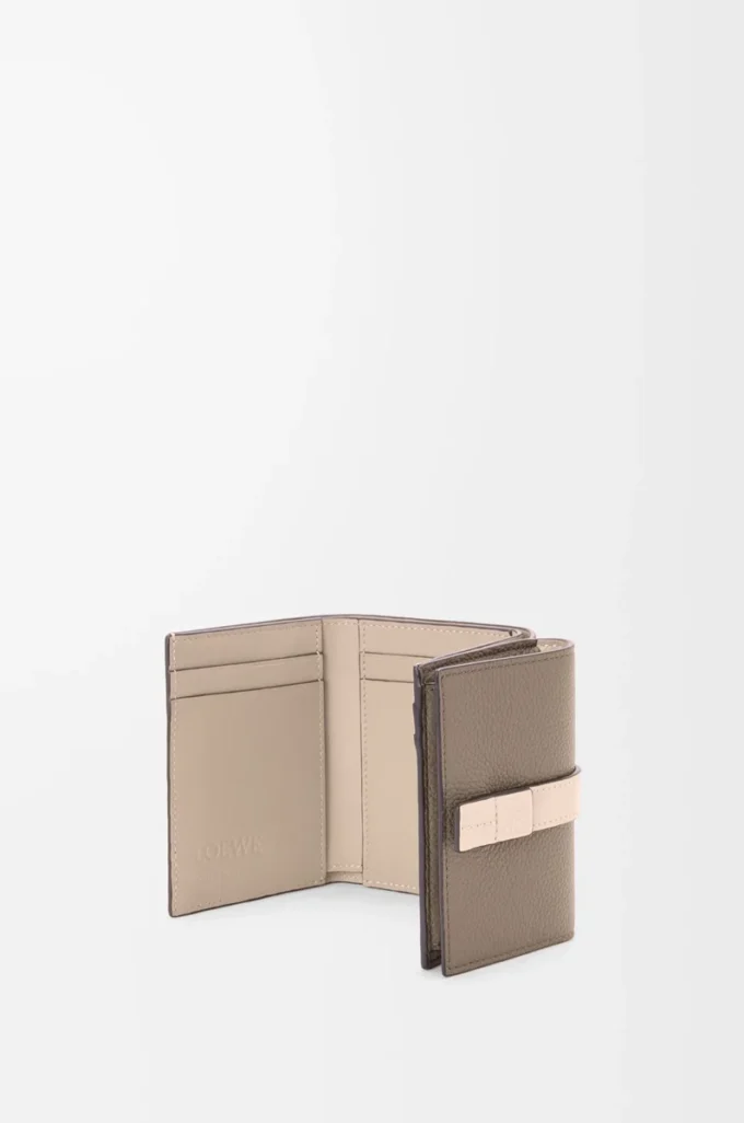 Trifold wallet in soft grained calfskin Taupe/Talc Trifold wallet in soft grained calfskin Taupe/Talc