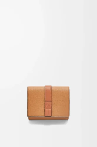 Trifold wallet in soft grained calfskin Toffee/Tan