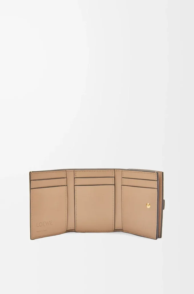 Trifold wallet in soft grained calfskin Toffee/Tan Trifold wallet in soft grained calfskin Toffee/Tan