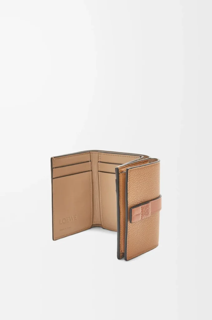 Trifold wallet in soft grained calfskin Toffee/Tan Trifold wallet in soft grained calfskin Toffee/Tan