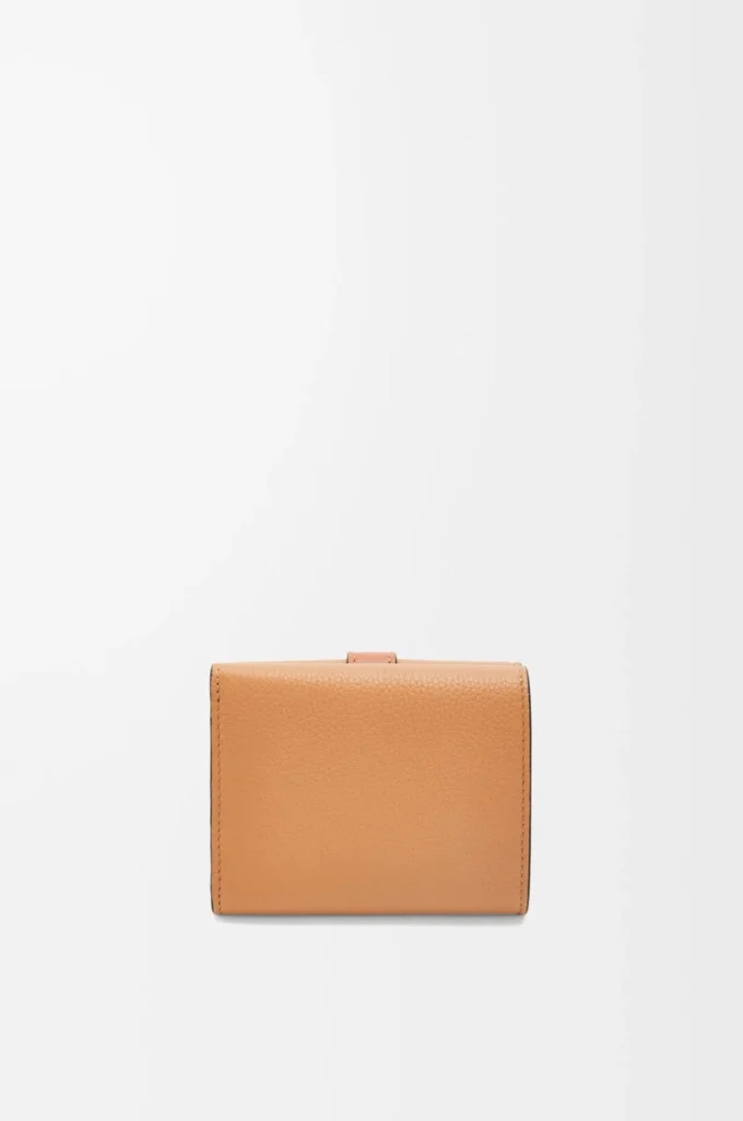 Trifold wallet in soft grained calfskin Toffee/Tan Trifold wallet in soft grained calfskin Toffee/Tan