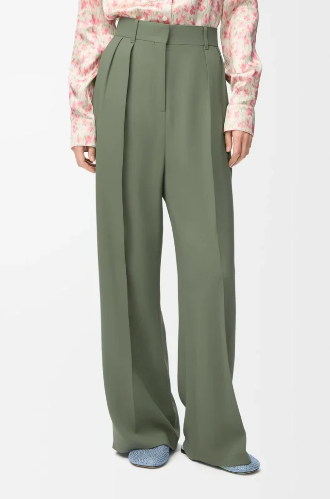 Trousers in stretch viscose Light Khaki Green Trousers in stretch viscose Light Khaki Green