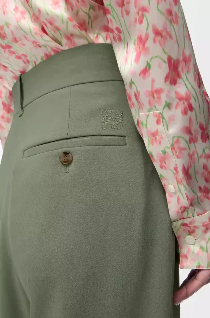 Trousers in stretch viscose Light Khaki Green Trousers in stretch viscose Light Khaki Green