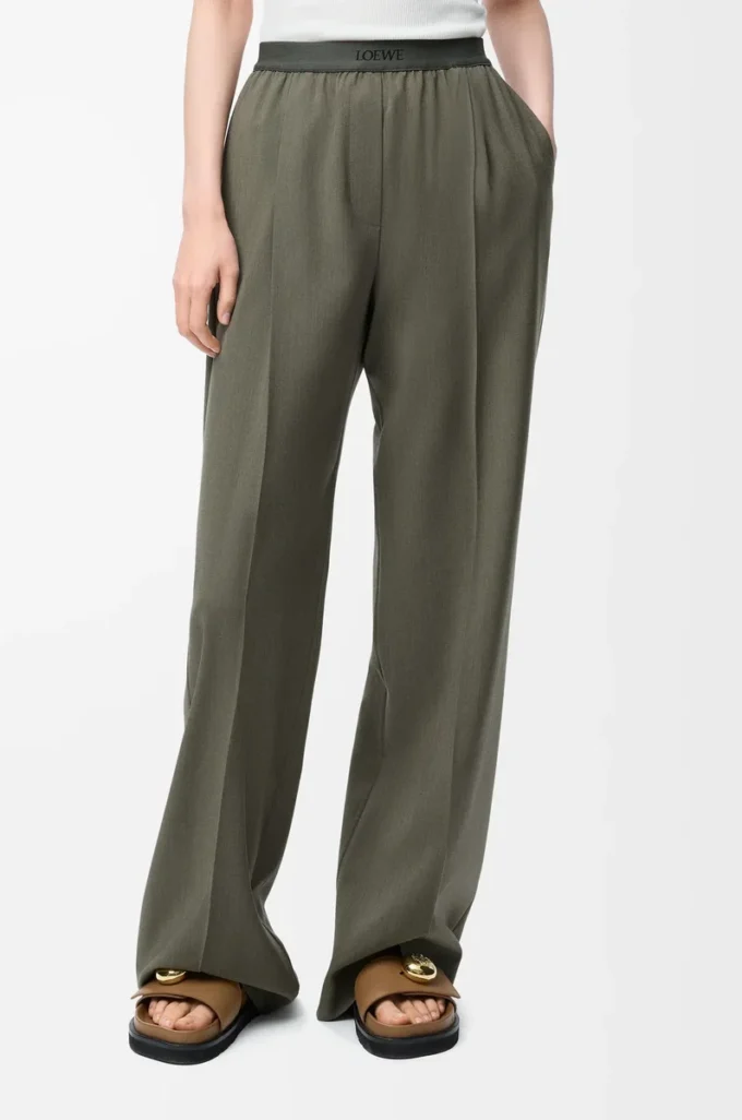 Trousers in wool Khaki Green Trousers in wool Khaki Green