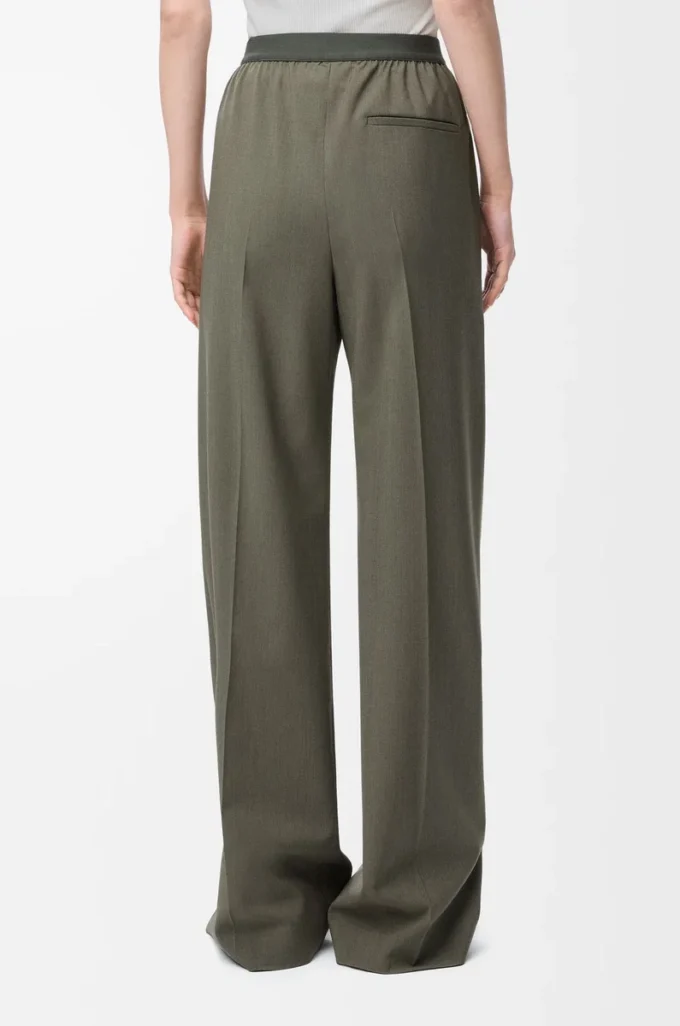 Trousers in wool Khaki Green Trousers in wool Khaki Green