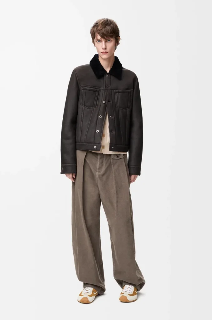Trucker jacket in shearling Brown/Navy Blue Trucker jacket in shearling Brown/Navy Blue