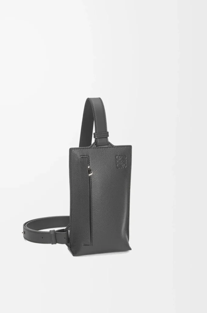 Vertical T Pocket in soft grained calfskin Anthracite