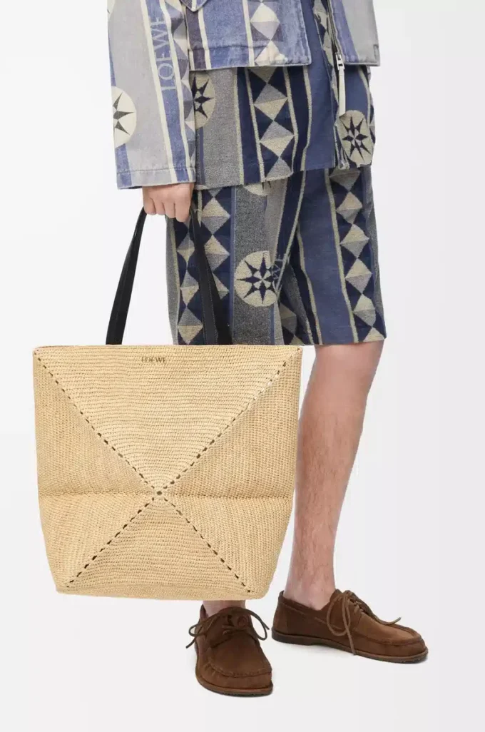 XL Puzzle Fold tote in raffia Natural/Black XL Puzzle Fold tote in raffia Natural/Black