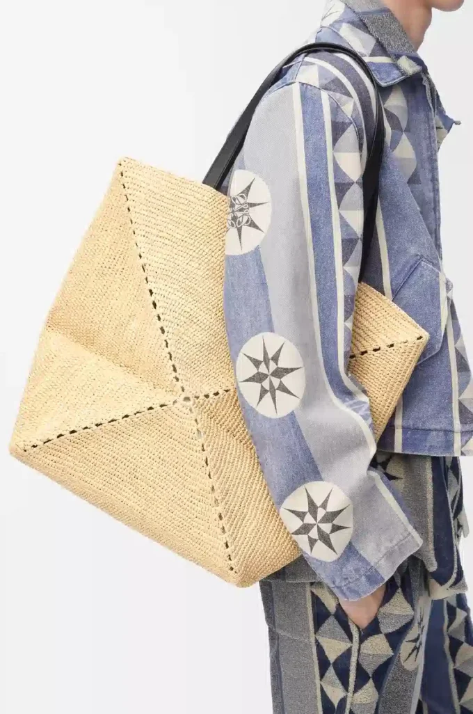 XL Puzzle Fold tote in raffia Natural/Black XL Puzzle Fold tote in raffia Natural/Black