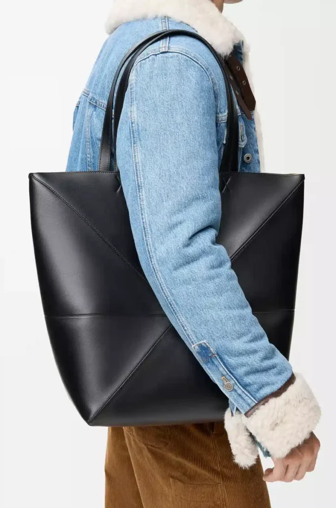 XL Puzzle Fold tote in shiny calfskin Black