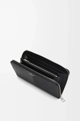Zip around wallet in textured classic calfskin Black