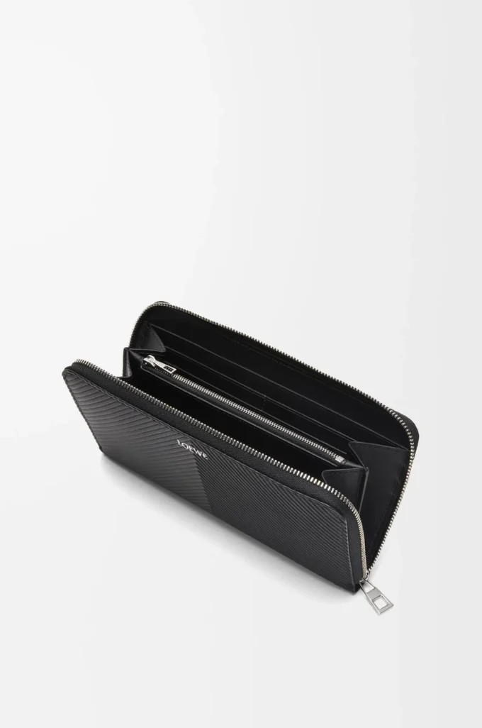 Zip around wallet in textured classic calfskin Black Zip around wallet in textured classic calfskin Black