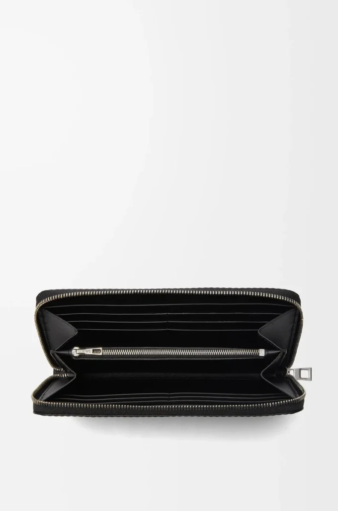 Zip around wallet in textured classic calfskin Black Zip around wallet in textured classic calfskin Black
