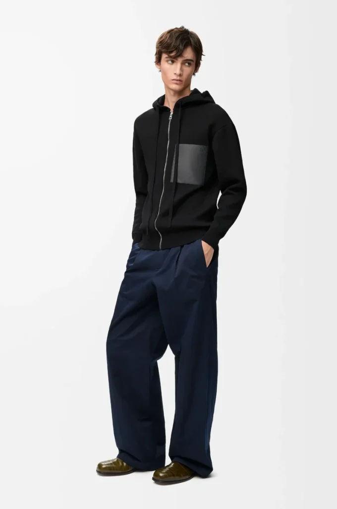 Zip-up hoodie in wool Black