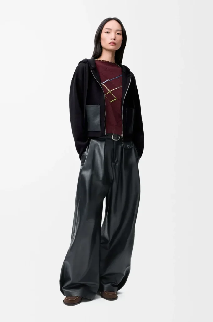 Zip-up hoodie in wool Black Zip-up hoodie in wool Black