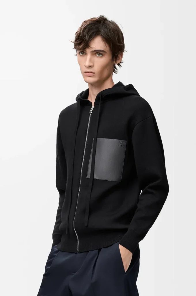 Zip-up hoodie in wool Black