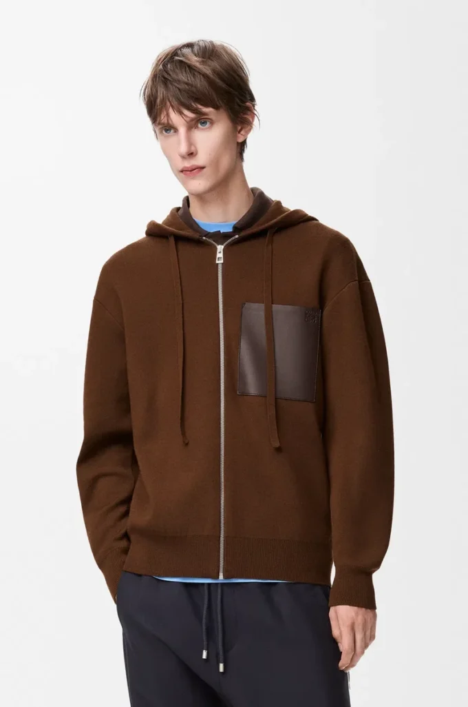 Zip-up hoodie in wool Brown