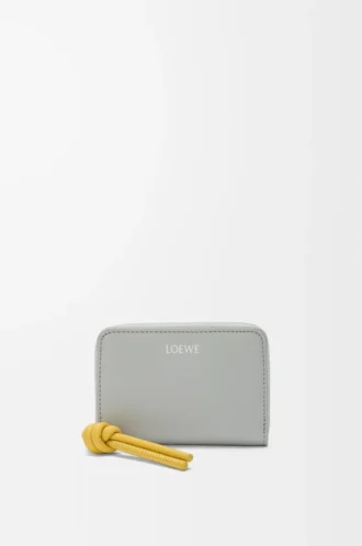 Zipped coin purse in shiny nappa calfskin Shell Grey/Dandelion
