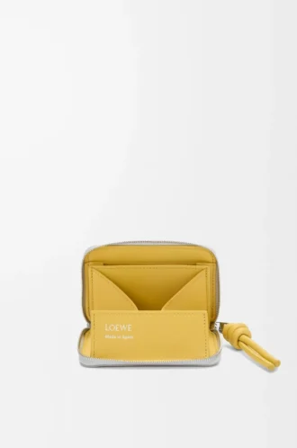 Zipped coin purse in shiny nappa calfskin Shell Grey/Dandelion