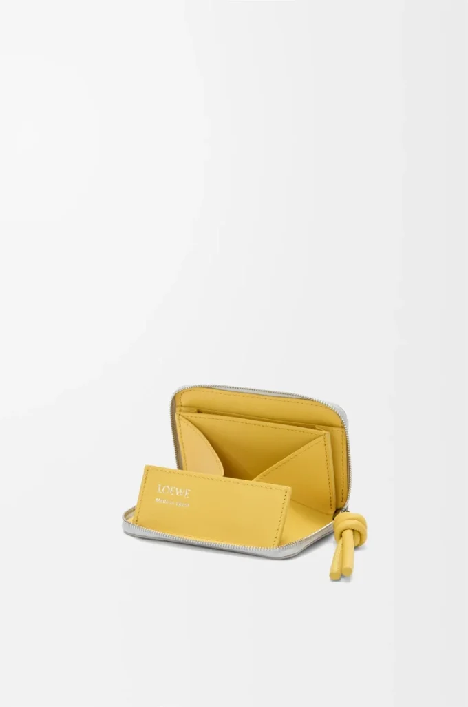Zipped coin purse in shiny nappa calfskin Shell Grey/Dandelion Zipped coin purse in shiny nappa calfskin Shell Grey/Dandelion
